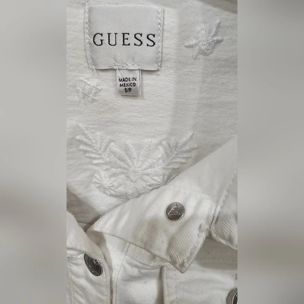 COPY - Women optic white "Guess" peplum denim jacket with floral applique on th… - Picture 4 of 6